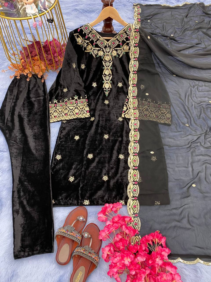 Ad D No 125 Velvet With Embroidery Work Heavy Kurti Combo Set