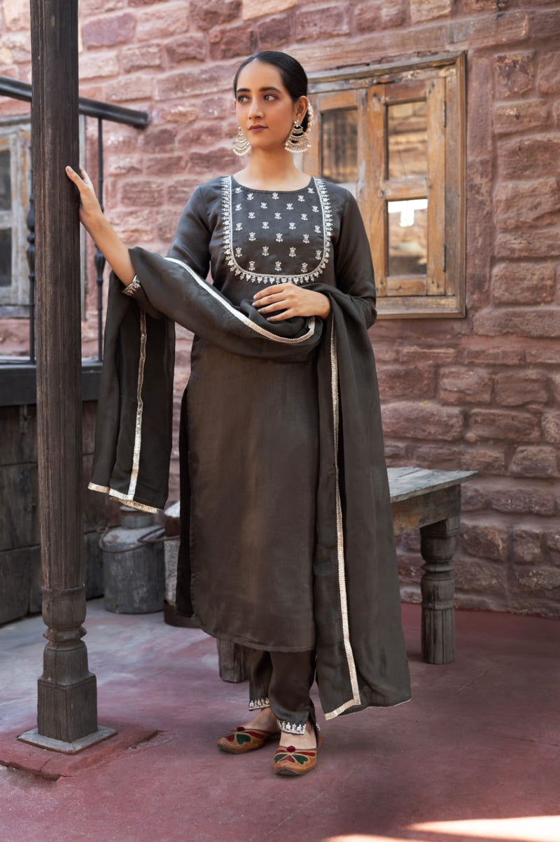 100 Milles Aarushi Velvet With Embroidery Work Stylish Designer Party Wear Fancy Kurti
